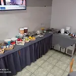 Отель Avra